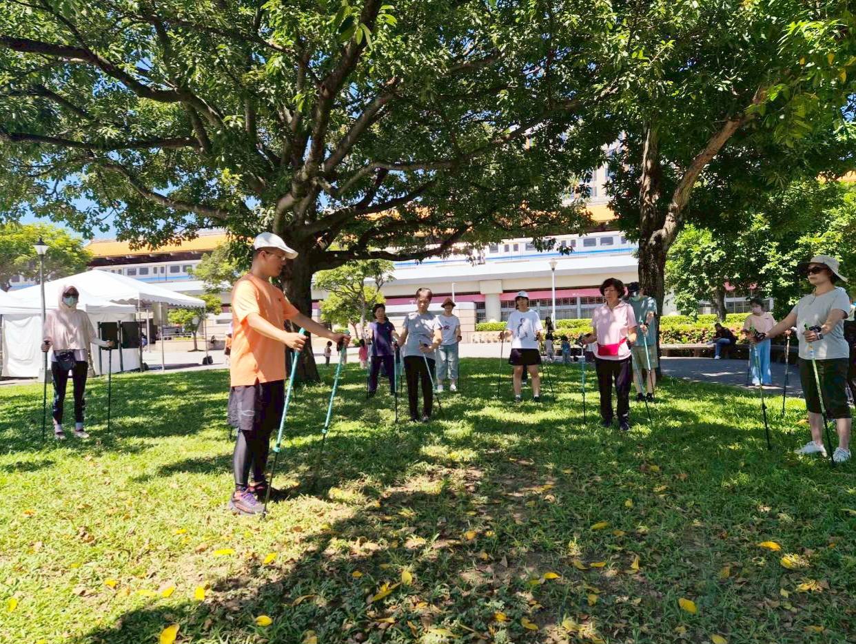 樂齡森活北歐式健走