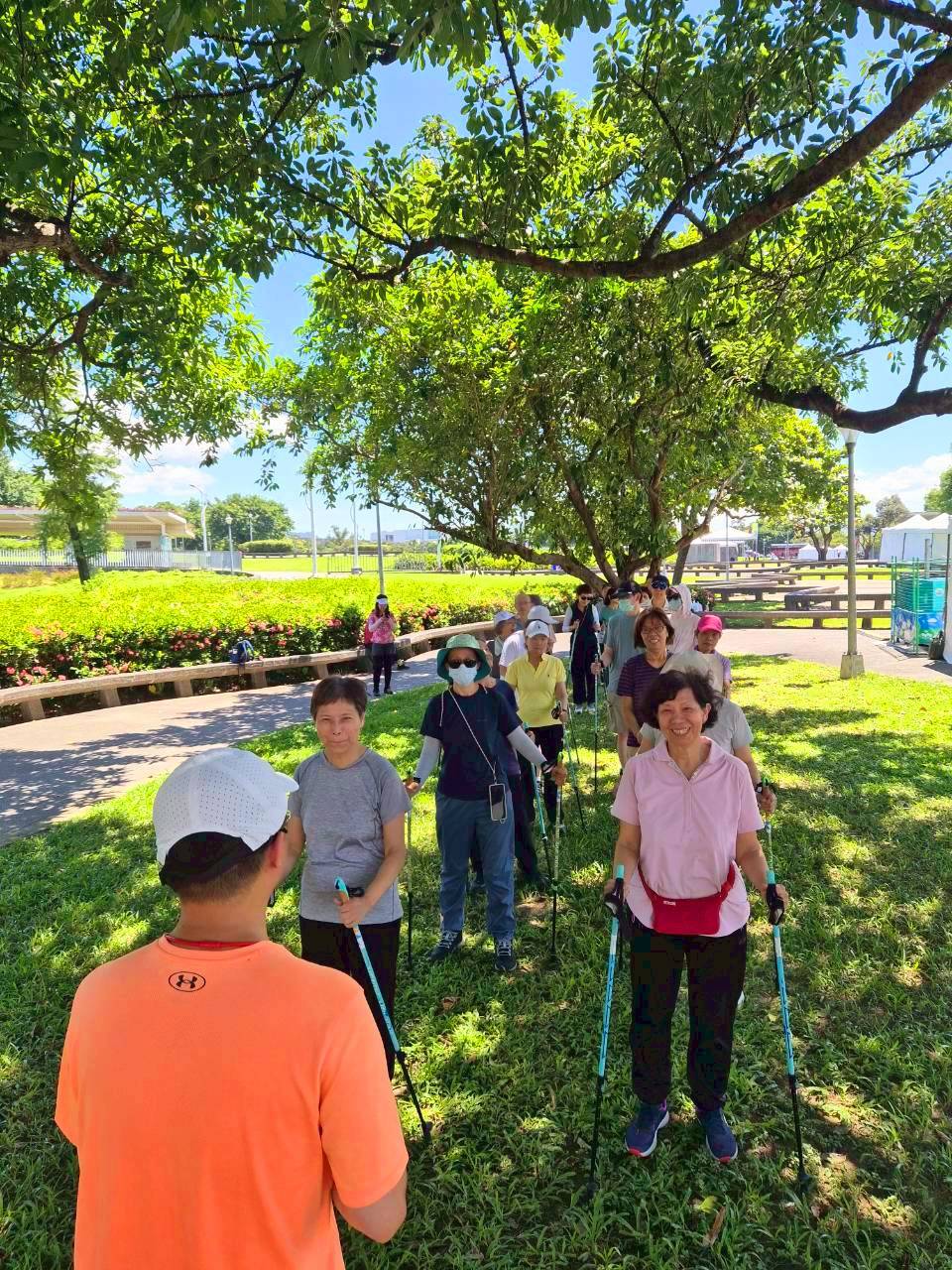 樂齡森活北歐式健走