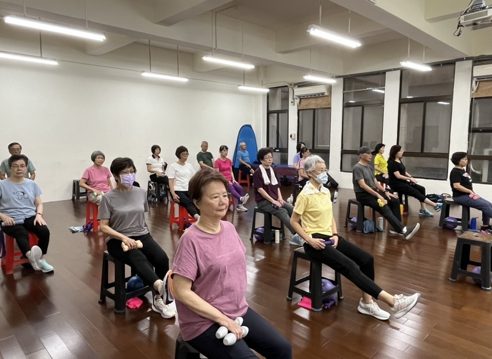 銀髮族肌力與伸展運動