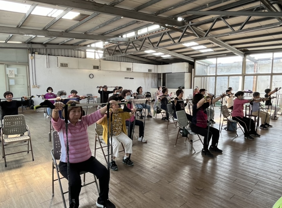 銀髮族健走杖防跌體適能