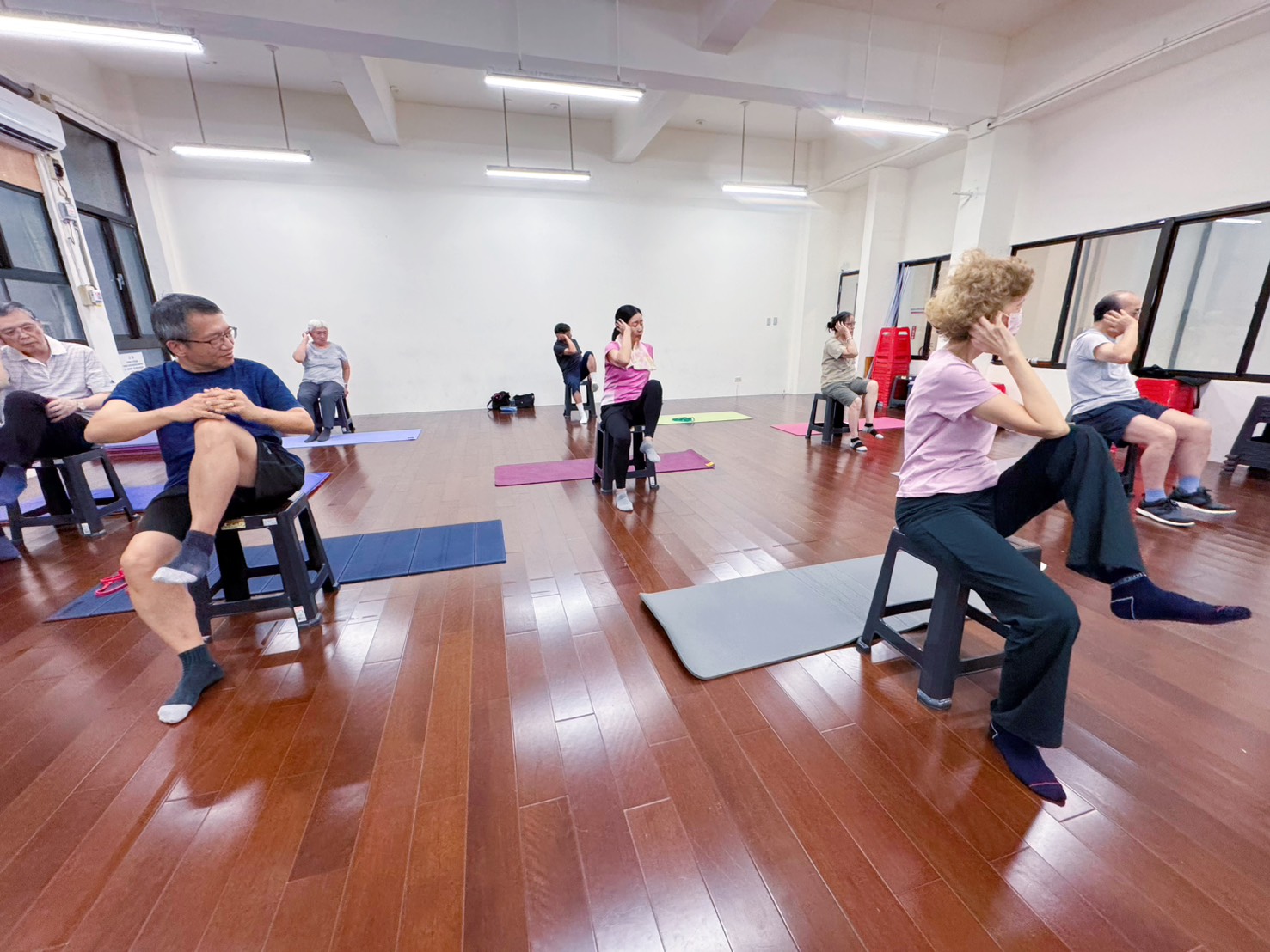 勇骨防跌肌力運動