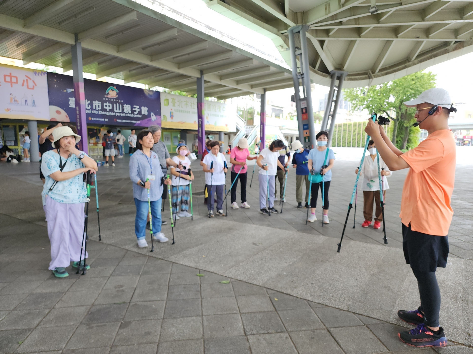 樂齡森活北歐式健走