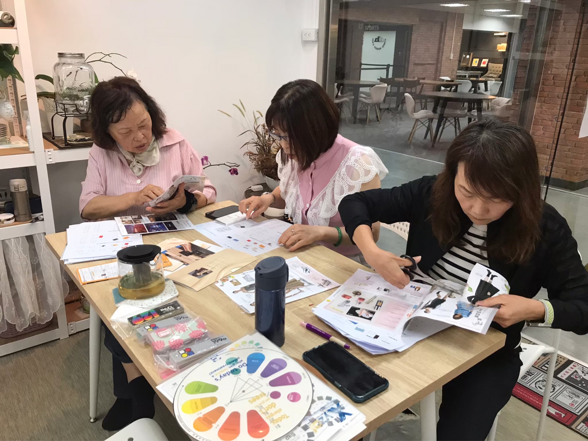 職場美學整體造型-穿搭x保養x彩妝x禮儀