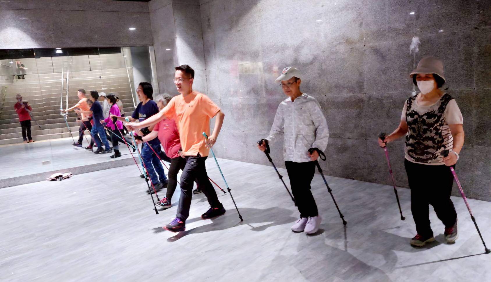 樂齡森活北歐式健走