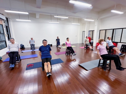 勇骨防跌肌力運動